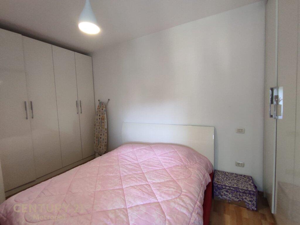 Apartament 2+1+2 me Dritë Natyrale pranë Qendrës.
