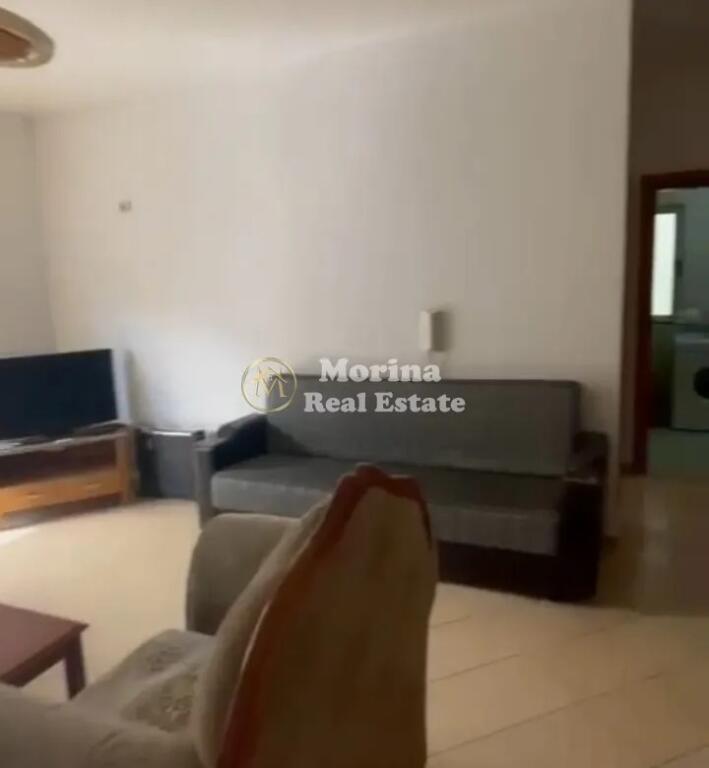 Affitto, Appartamento 1+1, presso Komuna e Parisit, 400 euro/mese