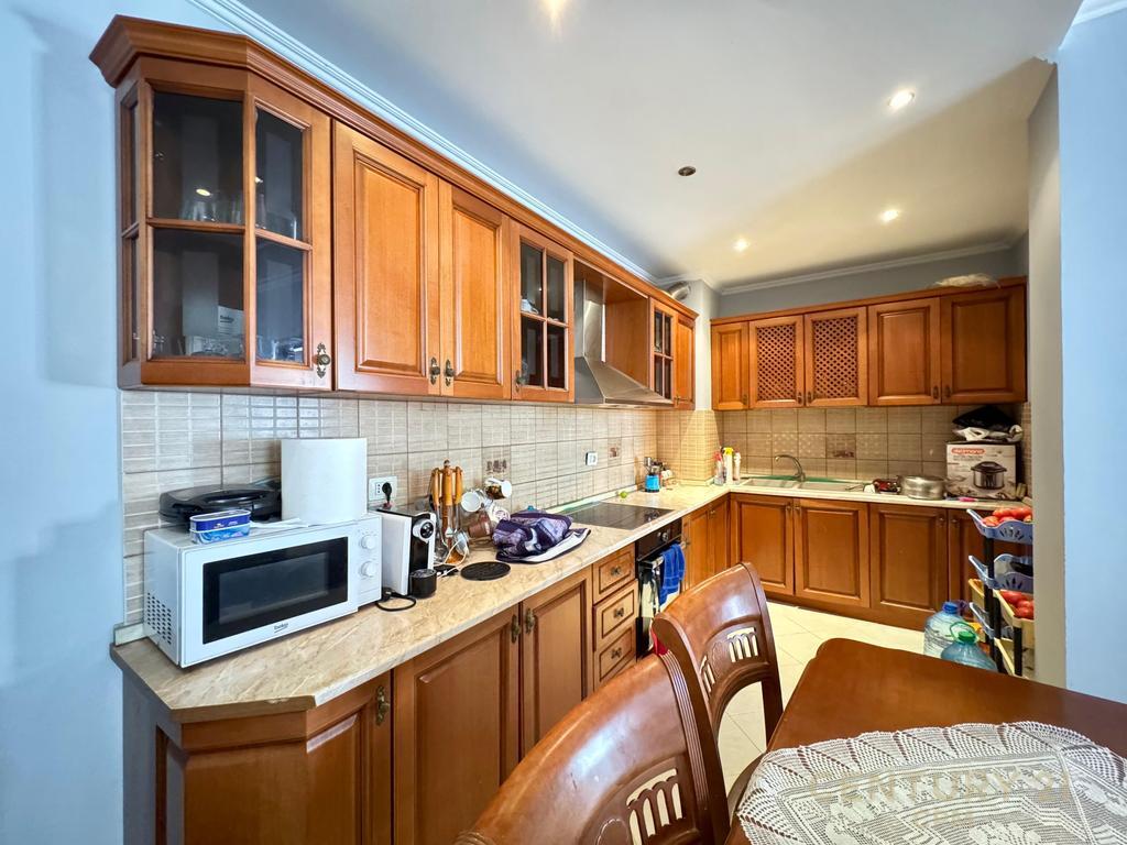 APARTAMENT 2+1 PER SHITJE TEK RESTORANT FRESKU! 140,000 €