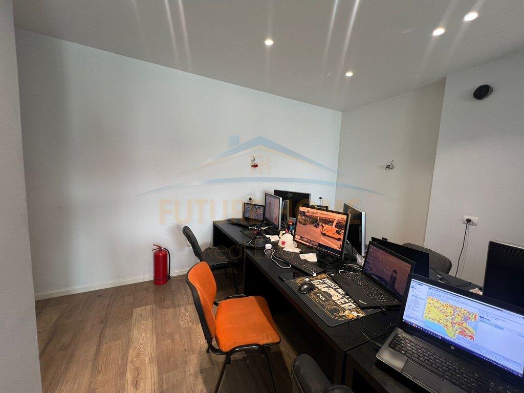 Shitet, Apartament 3+1+2, 21 Dhjetori, Tiranë