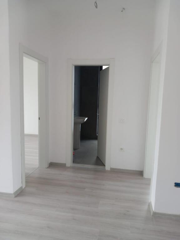 ZYRE ME QIRA MYSLYM SHYRI 900 EURO