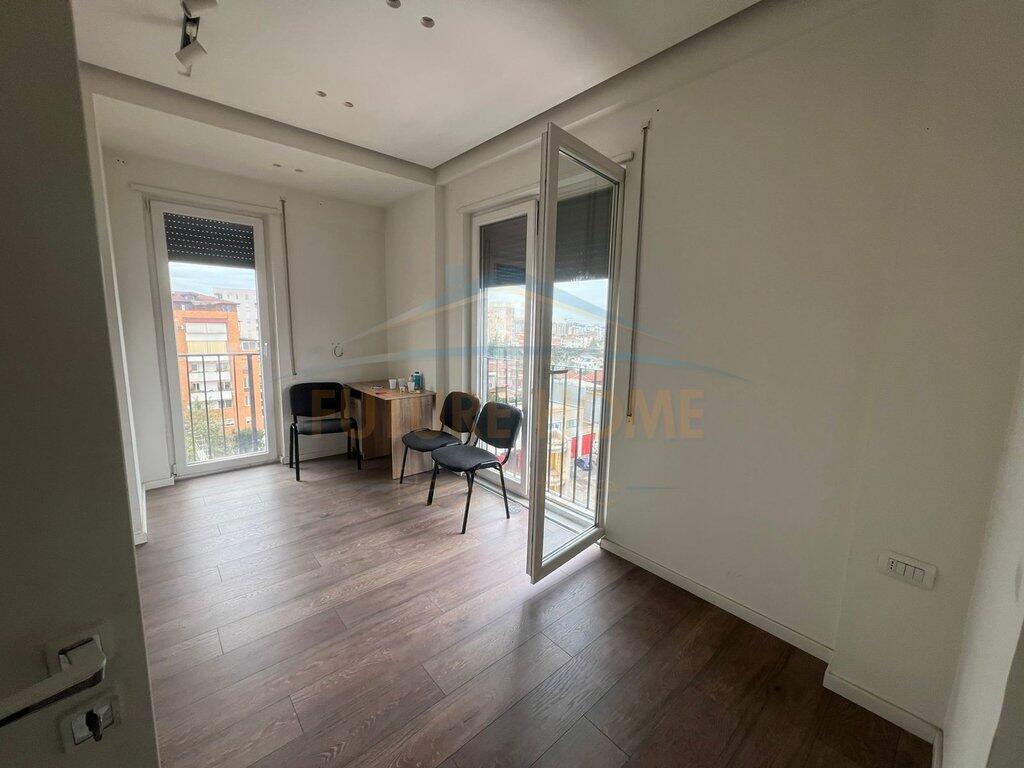 Shitet, Apartament 3+1+2, 21 Dhjetori, Tiranë
