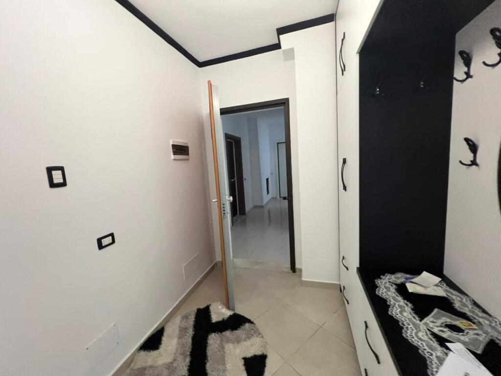 Apartament me qera 2+1+2+Parkim, Liqeni i Thate