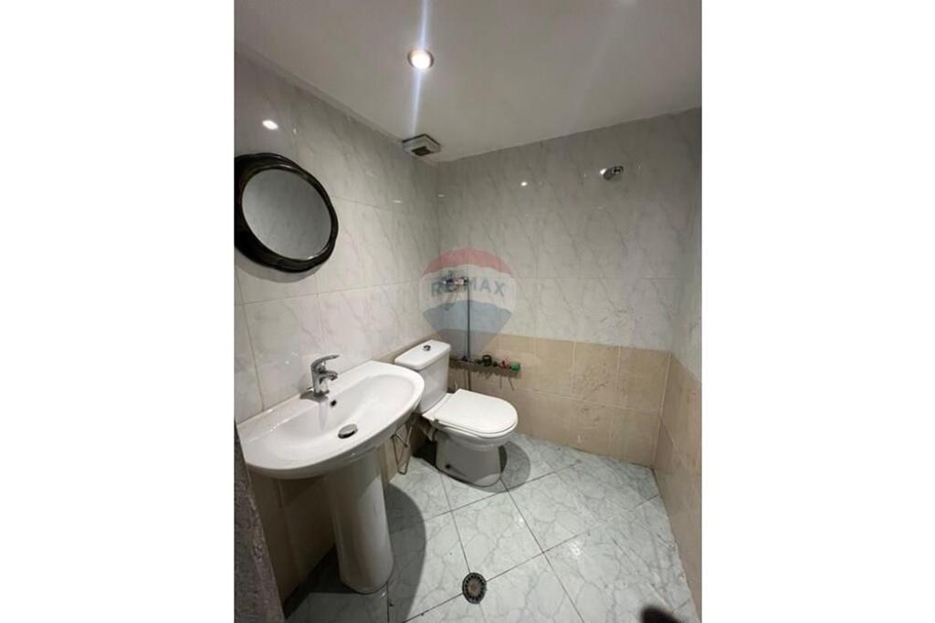 Shitet Dyqan në Zemër të Bllokut, Tiranë!