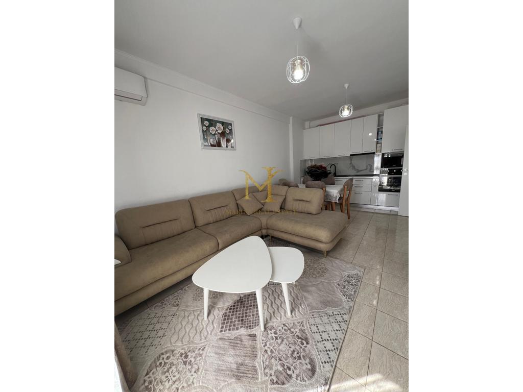Affittasi Appartamento 2+1 con vista mare, Spiaggia di Durazzo !!