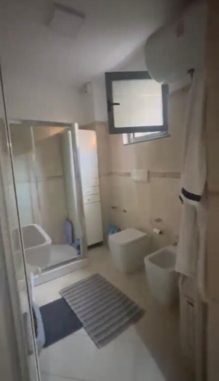 🏢 Ambient me Qira për Zyra – Rruga Fortuzi