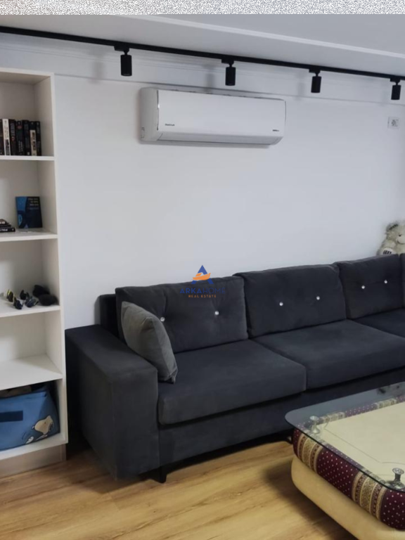 JEPET APARTAMENT ME QERA 1+1+BALLKON "PRANE RRUGES THOMA KOXHAJ,YZBERISHT" 80000 LEKE