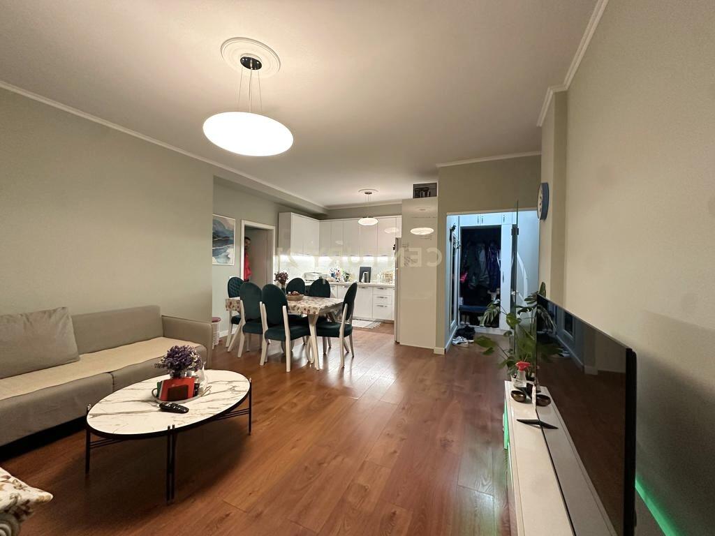 Apartament me qira 2+1+2+ 2 Ballkone  tek Kopshti Botanik