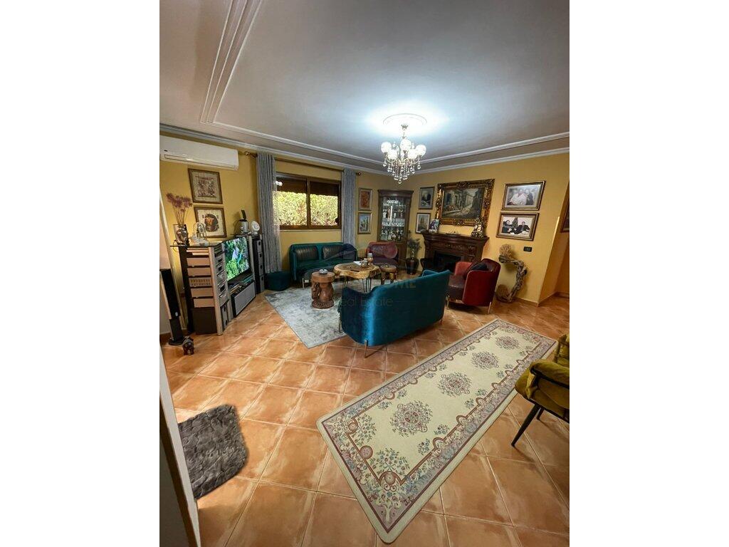 Shitet Apartament 3+1+2, 21 Dhjetori