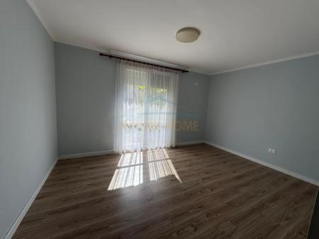 Shitet, Apartament 2+1, Oxhaku, Tiranë.