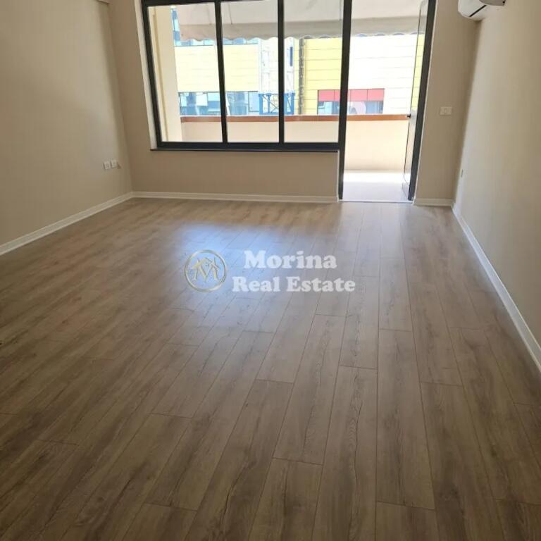 In affitto, Locale Commerciale, in centro, dietro il 15° piano, 1200 euro/mese.