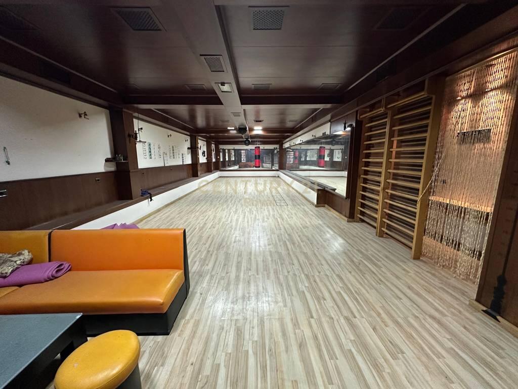 In affitto ~Spazio commerciale in affitto vicino alla scuola “Bajram Curri”.