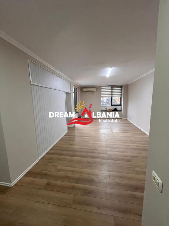 Apartament 2+1+2 me qera ne Qender prane Toptani Center (ID 42215411).