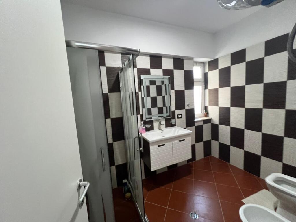Apartament me qera 2+1+2+Parkim, Liqeni i Thate