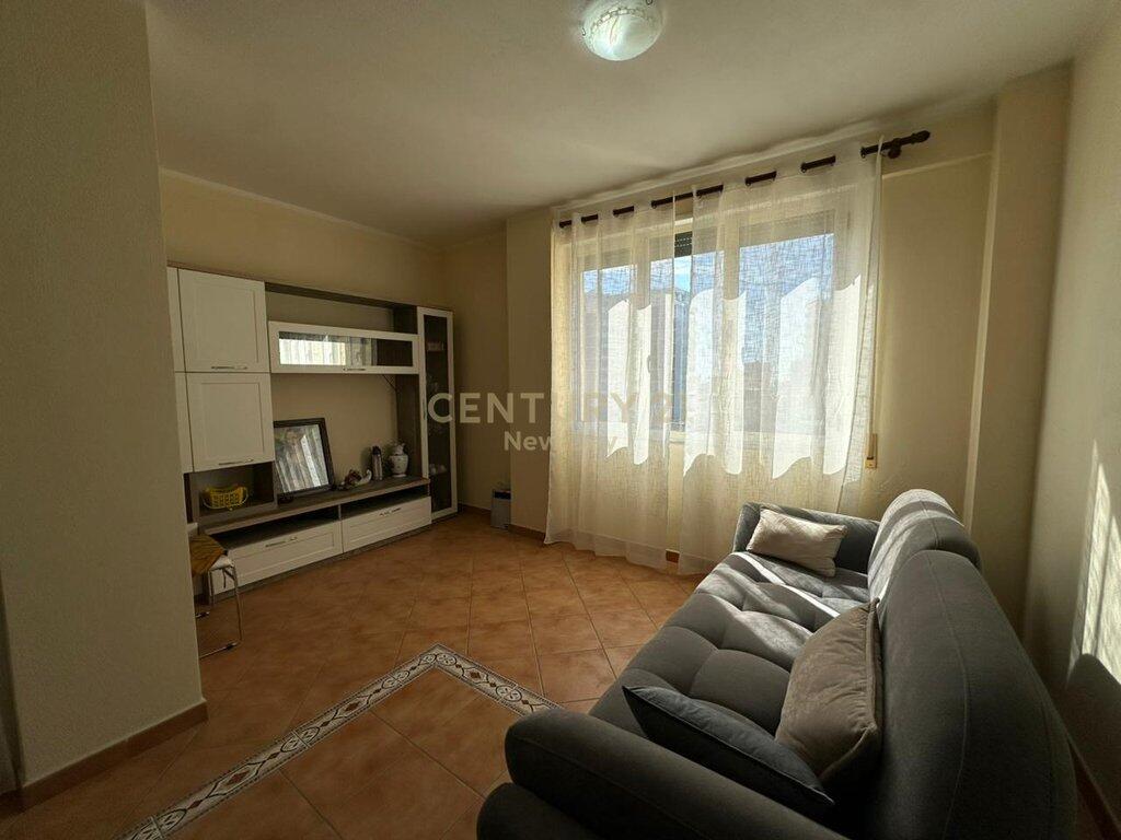 Jepet me Qira Apartament 1+1 në Qender te Durrësit 400 Euro