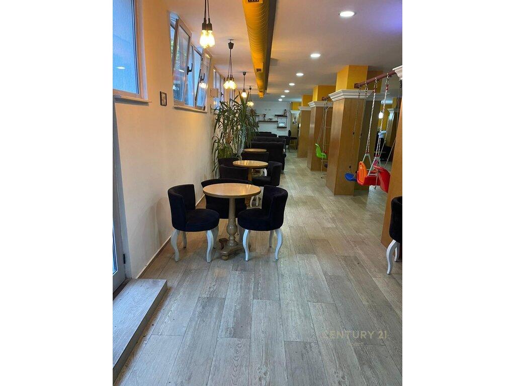 Offriamo in vendita un locale commerciale nella zona del Nuovo Bazaar!! 275.000 €