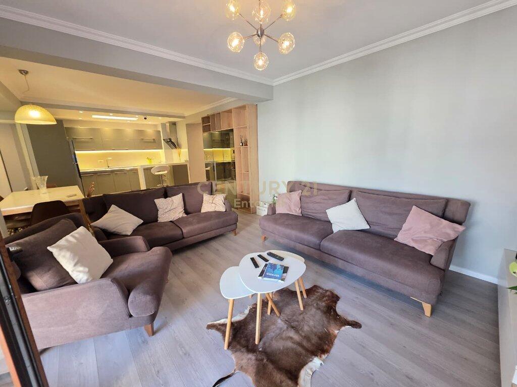 Appartamento 2+1 + Posto Auto a Bllok 1.500 € /Mese