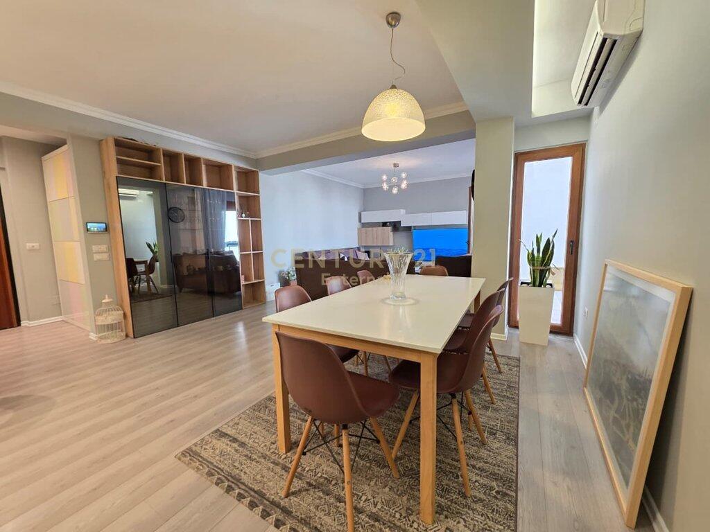 Appartamento 2+1 + Posto Auto a Bllok 1.500 € /Mese