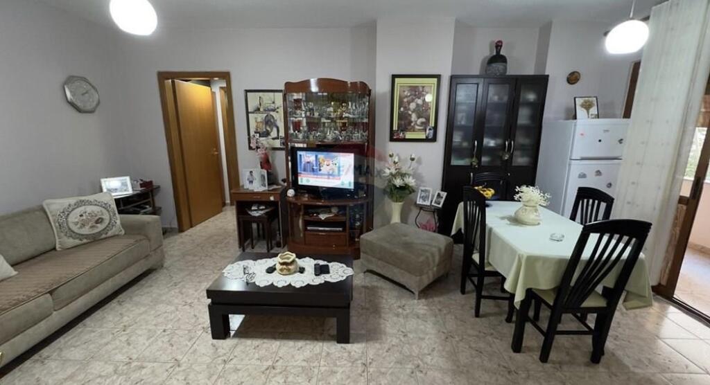 APARTAMENT 1+1 ME QIRA – RRUGA E BOGDANEVE (PRANË QENDRËS)