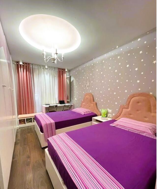 Appartamento 2+1+2 a Tower Bridge 3 in Rruga e Dibres