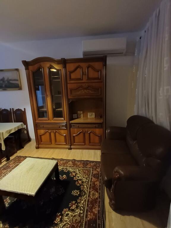 📣 RENT Apartment 2+1 📍 "Jordan Misja" Street, Near the Mosque ✨   🪜 Floor 1 (Part of Villa)  🛋️ Furnished   💶 Price 50,000 Leke (Water Included)