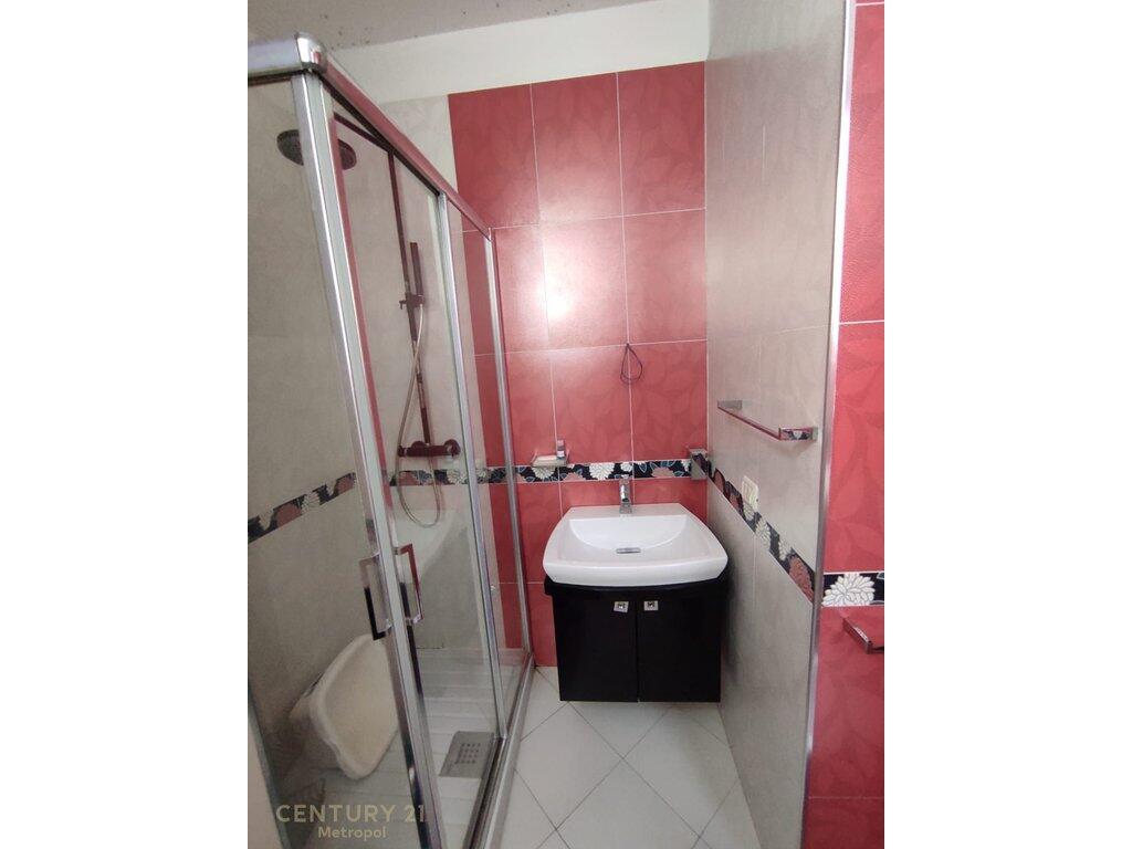 Apartament 2+1+2 me Dritë Natyrale pranë Qendrës.