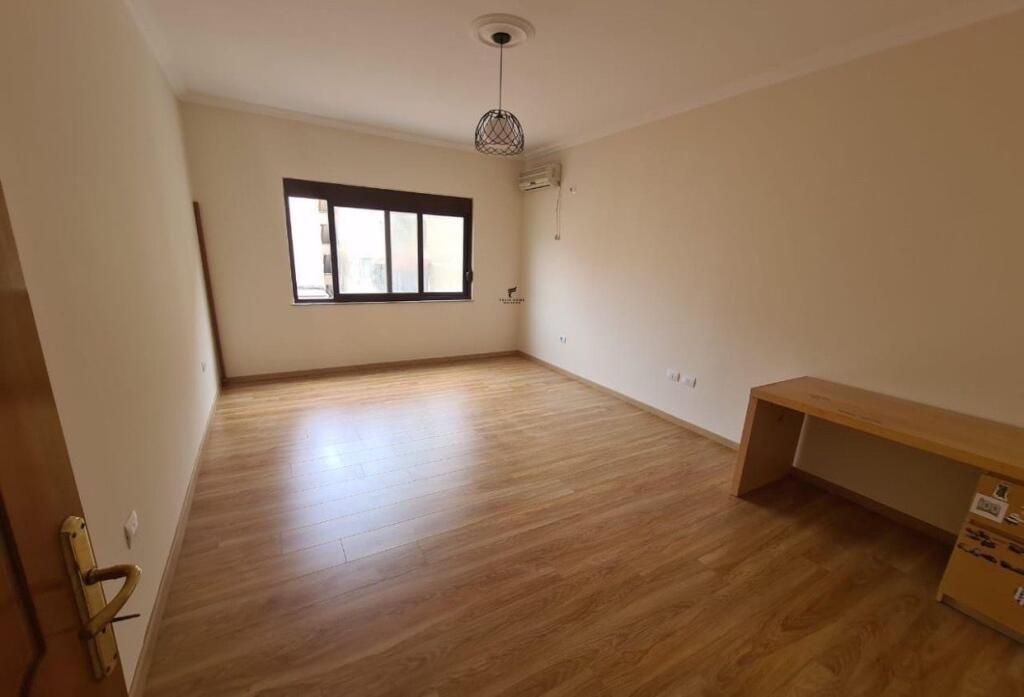 ZYRE ME QERA 2+1 KOMUNA E PARISIT 600 EURO
