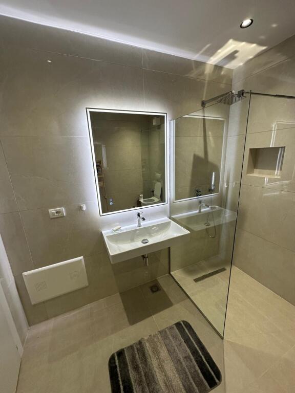 Apartament Për Qira Kopshti Zoologjik "Pavaroti"