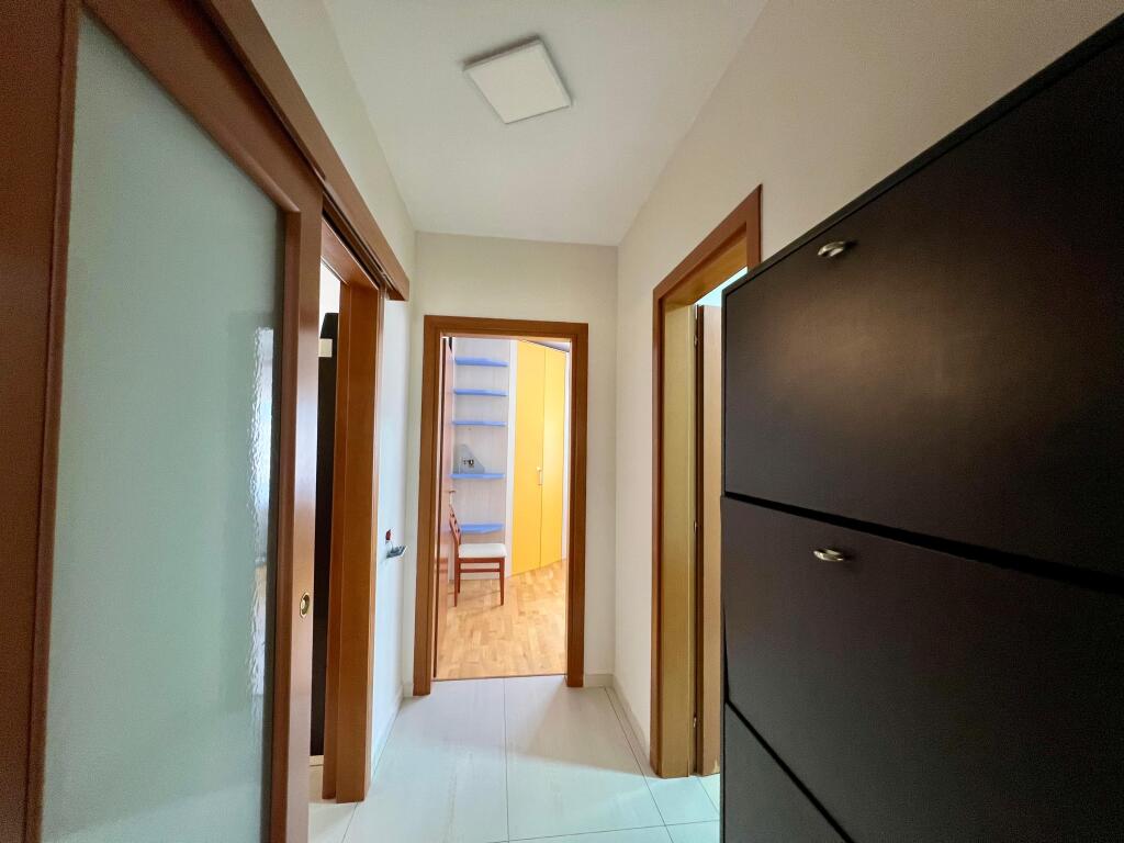 Qira Apartament 2+1+2 Ballkone, “Pazari i Ri”, Tiranë