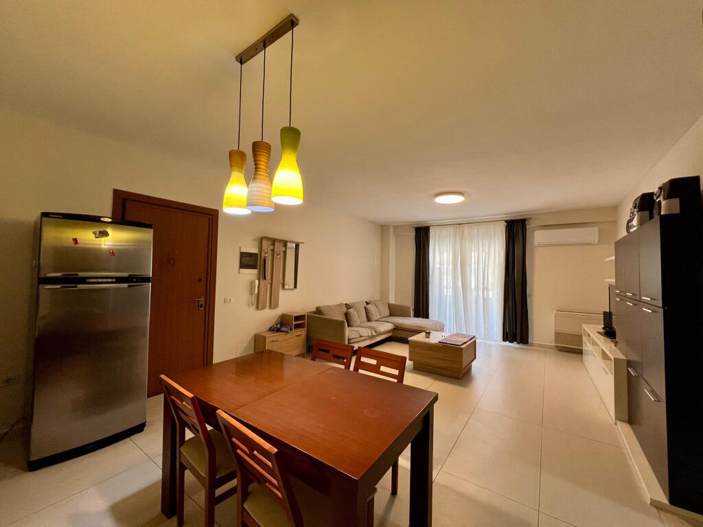 Qira Apartament 2+1+2 Ballkone, “Pazari i Ri”, Tiranë