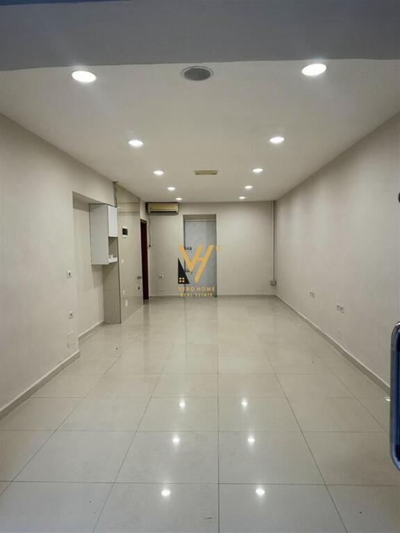 SI AFFITTA AMBIENTE 40 M2 VICINO ALLA SCUOLA DI BALLO 500 EURO