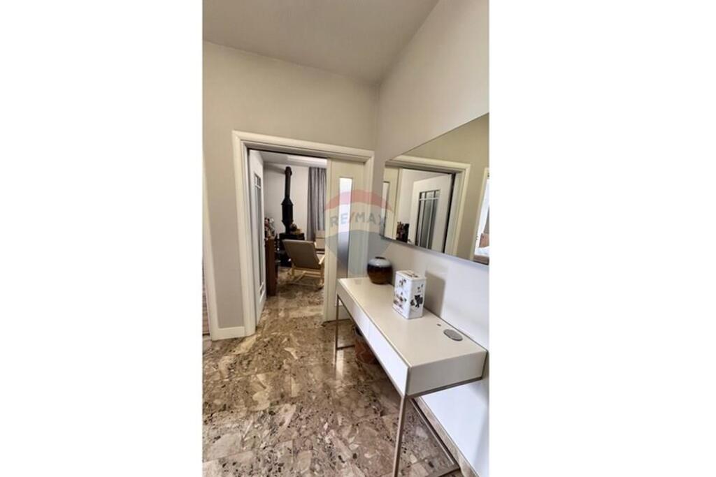 Appartamento - In Affitto - Via 5 Maji, Tirana