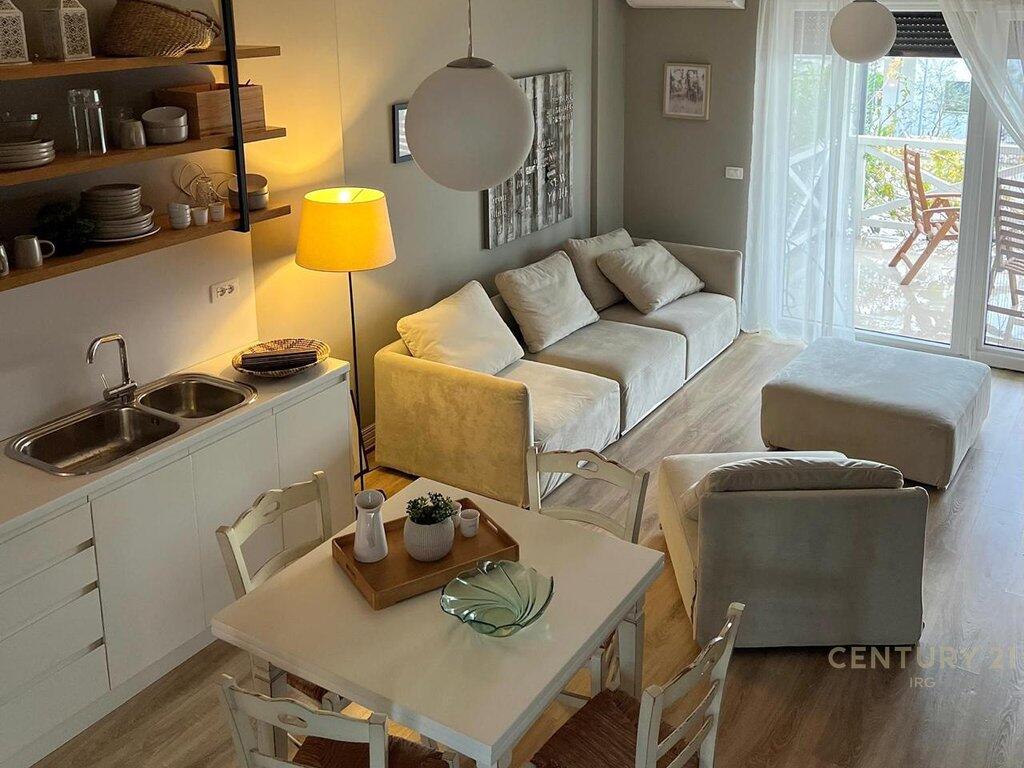 SHITET VILË NË DHËRMI – RESIDENCA “WHITE ROCK”