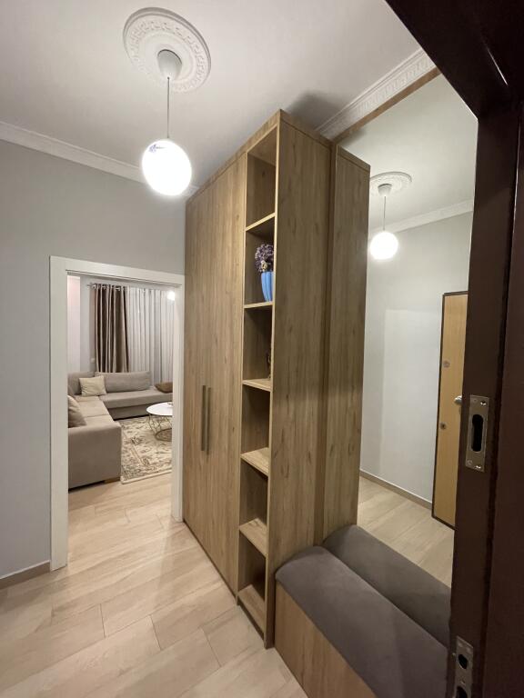 Jepet me qera apartament 2+1+2 Kamez tek Ulliri