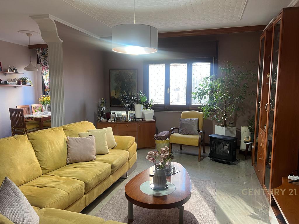 Appartamento 2+1+2 in affitto a Komuna e Parisit