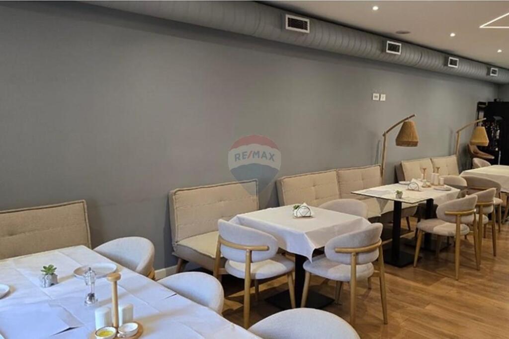 Shitet biznes Bar-Kafe &amp; Mense në Komunën e Parisit