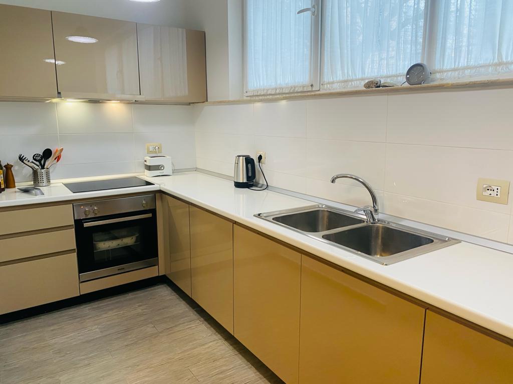 SHES APARTAMENT 2+1 PRANE VASIL SHANTOS