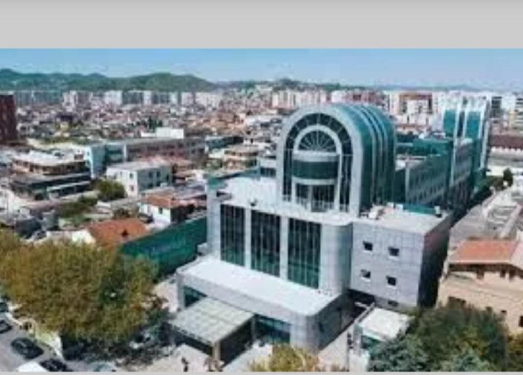 SHOP UNIT FOR SALE NEAR AMERIKAN 3