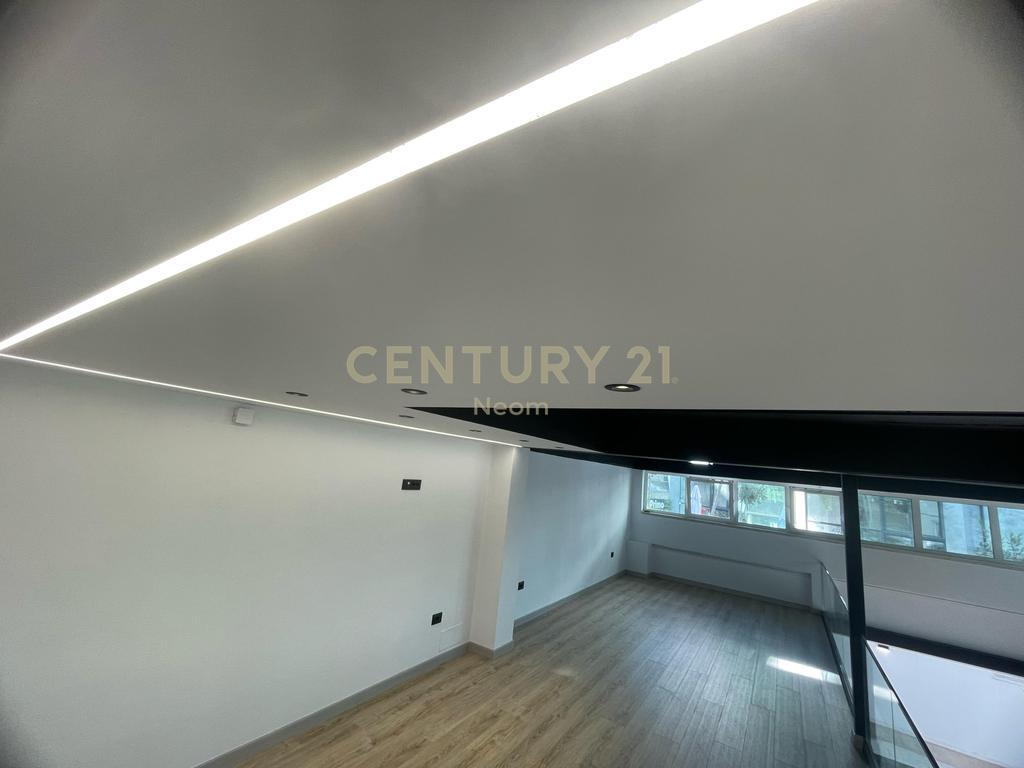 Affittasi Spazio 190 m2 presso il Lago Secco