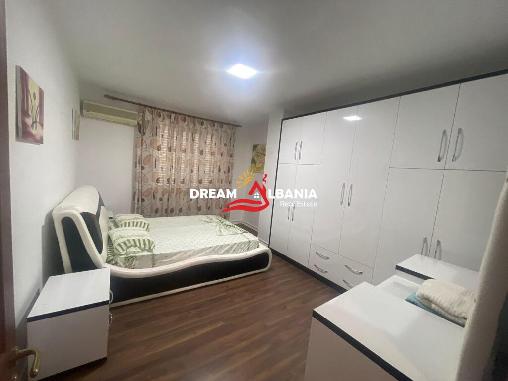 Shitet apartament 3+1+2 tek Komuna e Parisit (ID 4131399)