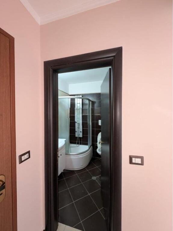 ​🏢 Mundësia Ekskluzive: Hapësirë Premium Multifunksionale për Biznesin Tënd në Zemër të Durrësit! 🚀