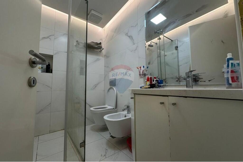 SHITET APARTAMENT 3+1+2 TEK STADIUMI AIR ALBANIA