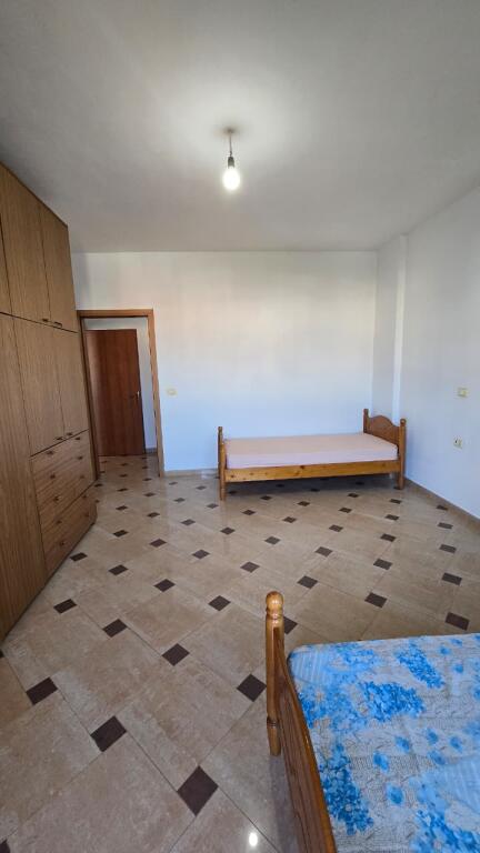 me qira apartament (2+1) spacioz , Rr.Frang Bardhi