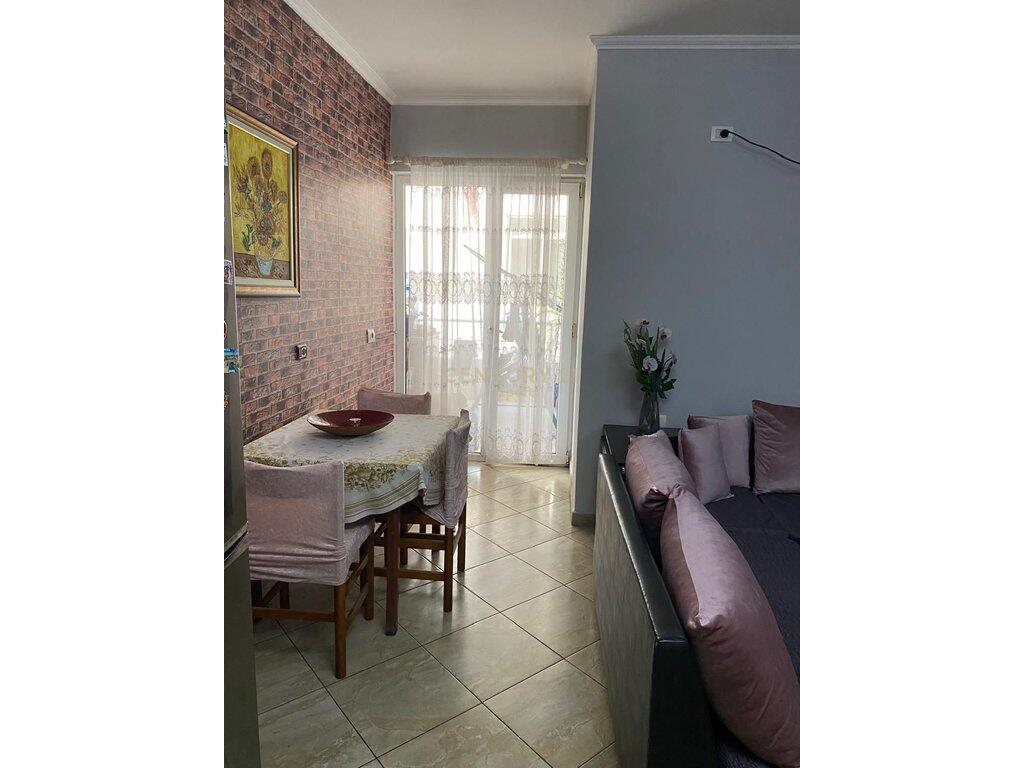 SHITET APARTAMENT 2+1 PERBALL ME RESTORANT FRESKUT!