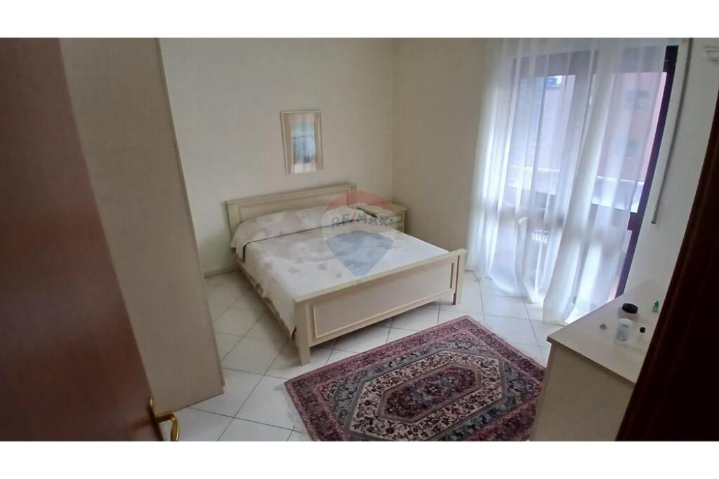 APARTAMENT 2+1 PER SHITJE NE QENDER RR. BARRIKADAVE
