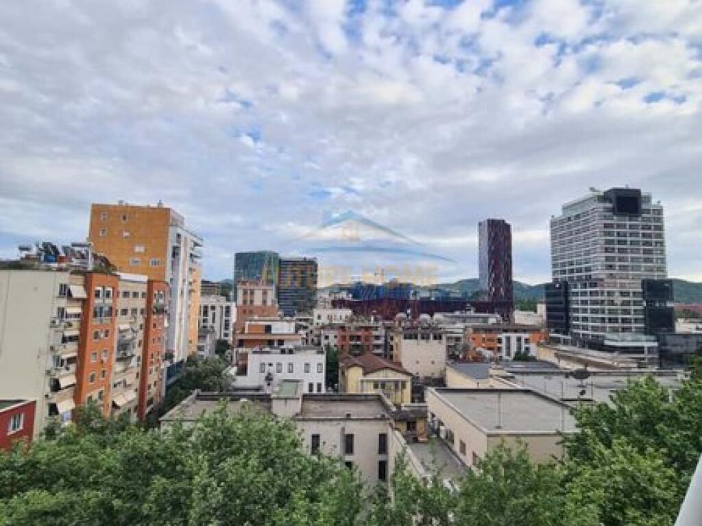 Qera,Apartament 2+1+post parkimi tek Liceu Artistik!
