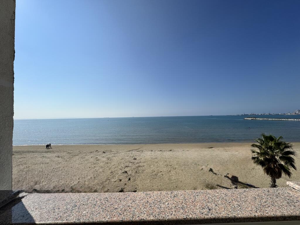 Qera Super Apartament 2+1 në Durrës, Plazh me pamje nga deti