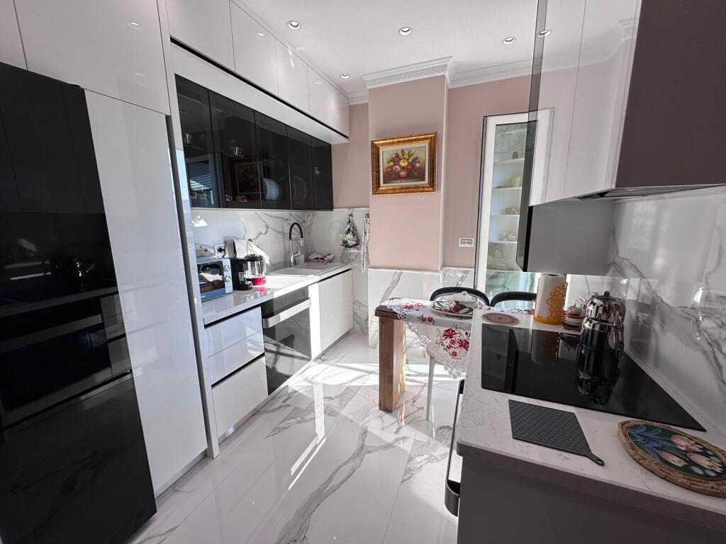 Appartamento di lusso in affitto 2+1+2+posto auto – ex Bllok