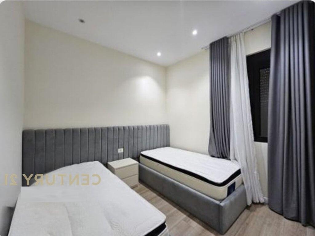OFROJME APARTAMENT 2+1+2+GARAZH PER QIRA NE SELITE