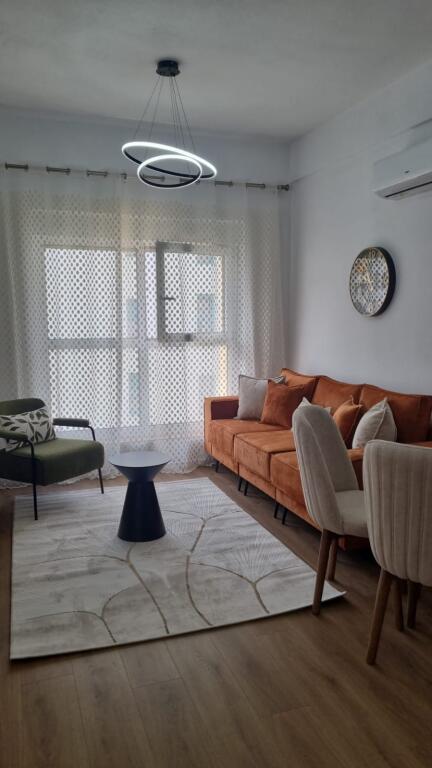 🏠 Jepet me qira apartament 1+1 📍 Kompleksi Kadiu, Ali Demi, Tiranë 📅 Kati: 4 💶 Çmimi: 450 €/muaj
